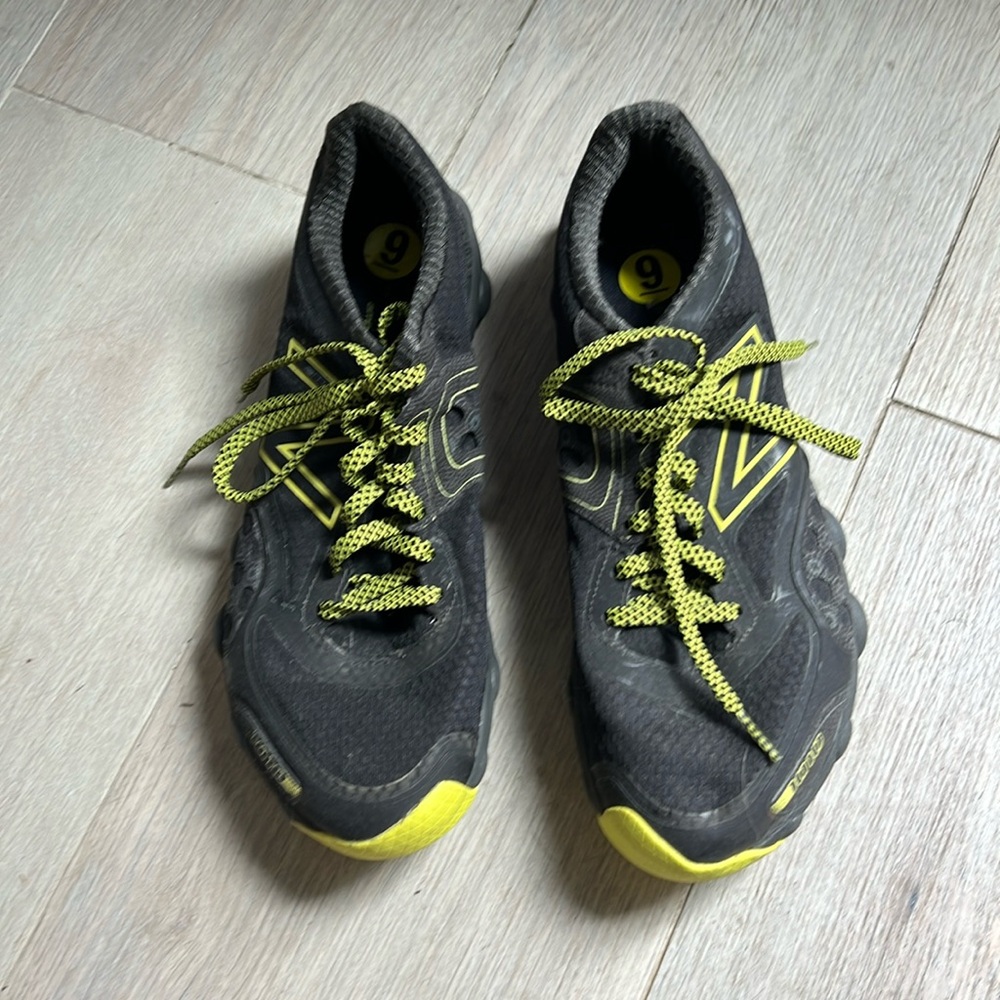 NEW New Balance MT1010 Minimus Running Shoes